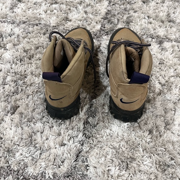 Nike Women's Tan and Black Boots - Picture 2 of 3